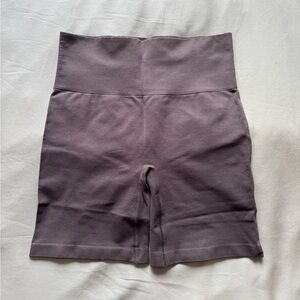 Aritzia TNABody Atmosphere Hi-Rise 7” Short